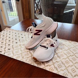 New Balance Roav Sneakers